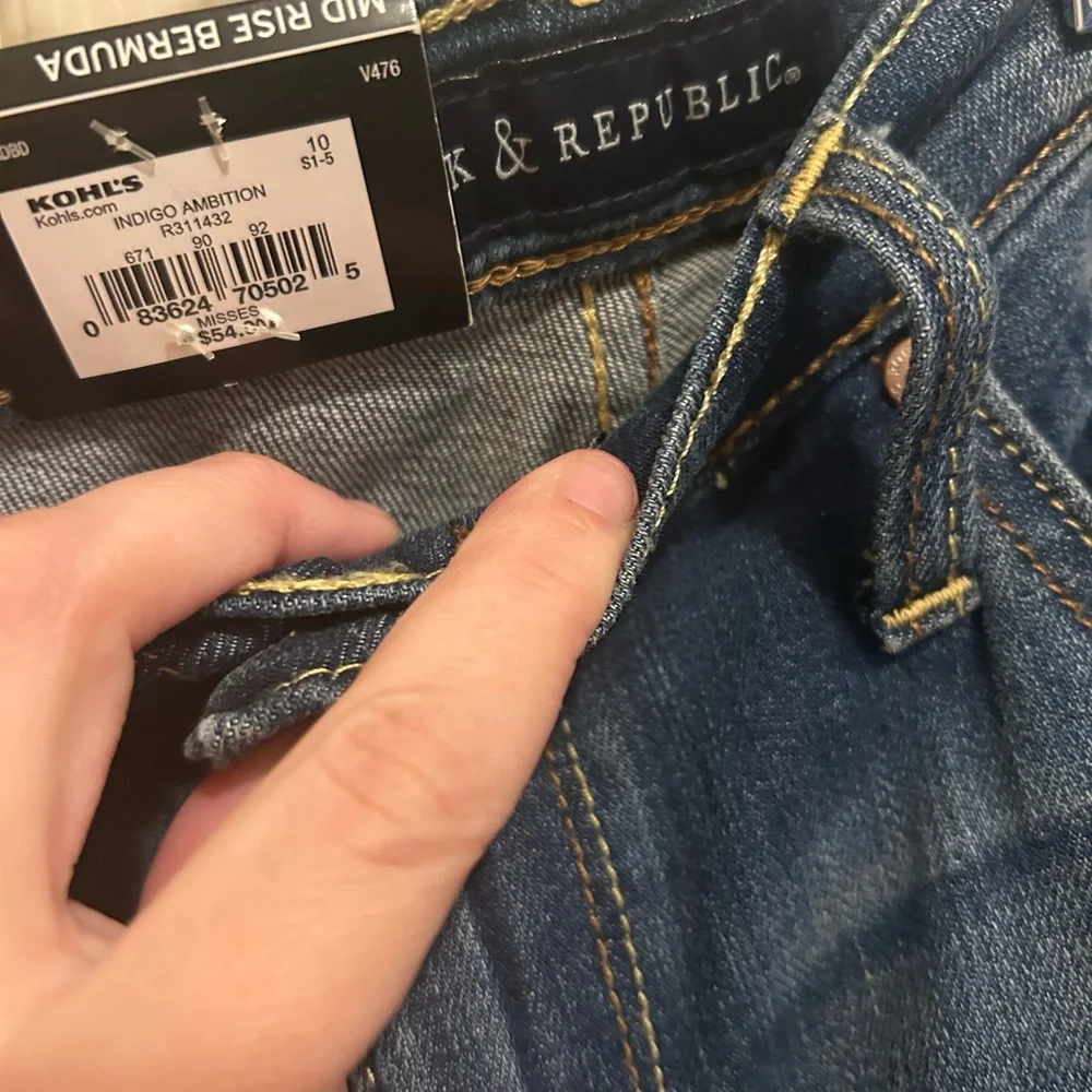 Rock & Republic Mid Rise Bermuda Denim Shorts - size 10 - Picture 10 of 16
